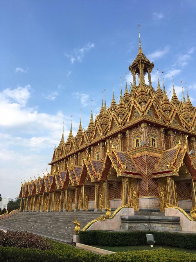 Sunray Guesthouse สุนันท์บ้านพักริมคลอง Uthai Thani Exterior photo